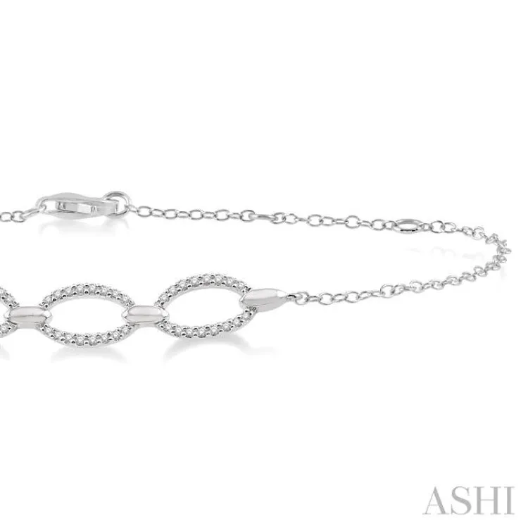 1/5 Ctw Triple Oval Cutout Centerpiece Round Cut Diamond Link Chain Bracelet in 10K White Gold