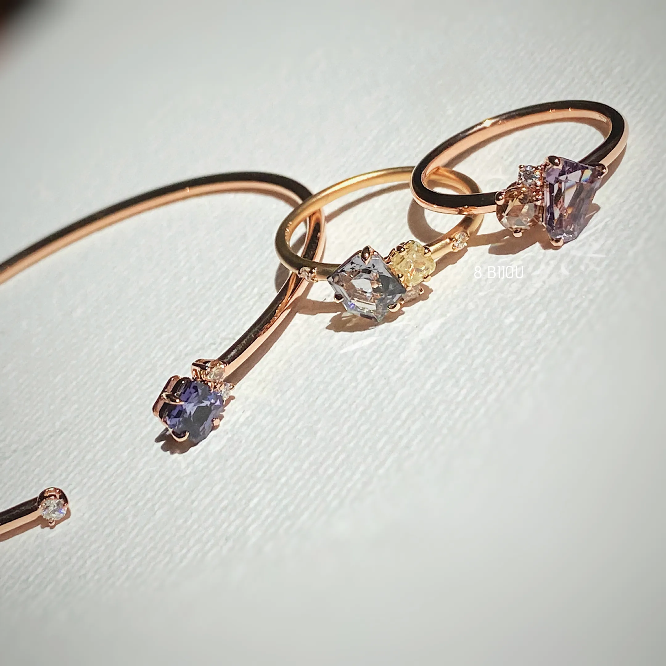 VINTAGE BUBBLE・18K ROSE GOLD VIOLET BLUE SPINEL & FANCY DIAMOND BANGLE